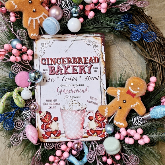Gingerbread bakery Christmas wreath - Picture 4 of 10